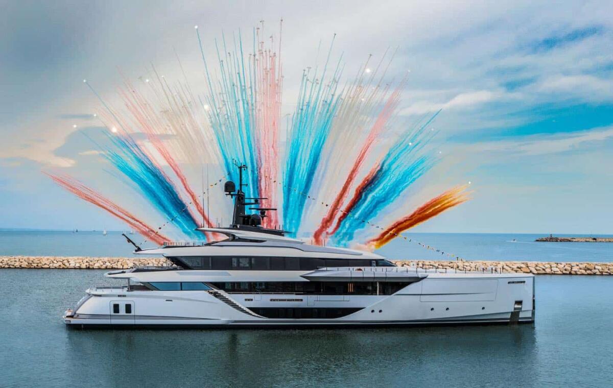 MY 141: la nuova costruzione di Ferretti e CRN yachts - 