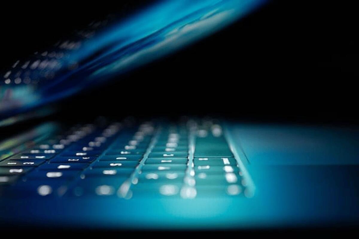 Come Internet influenza l'economia e le industrie italiane come l'e-commerce, il turismo e i casinò - 