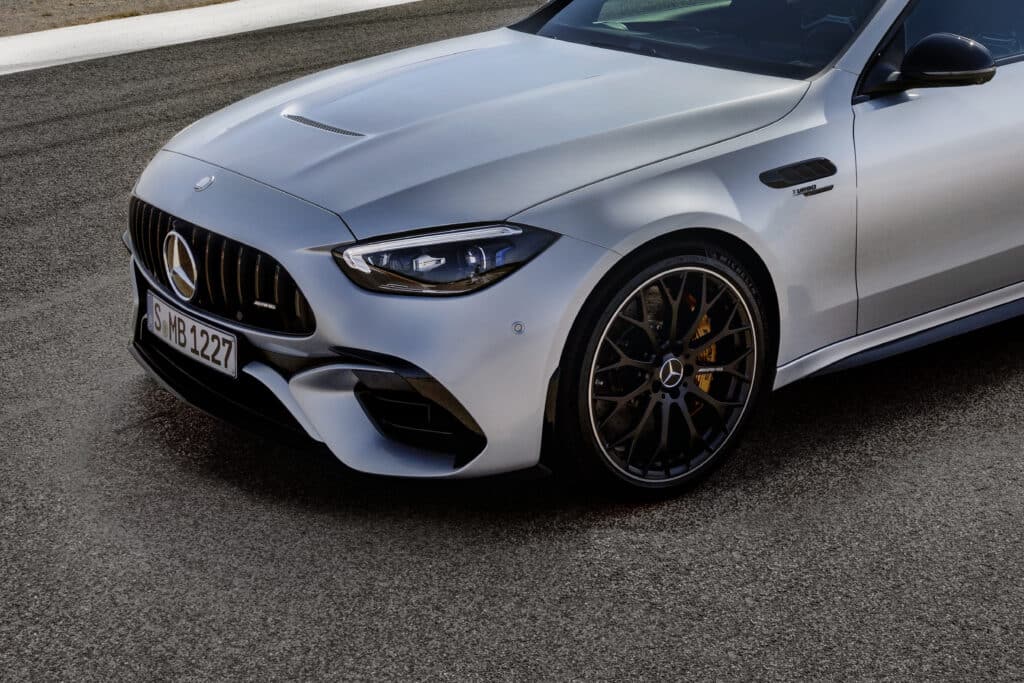 La Mercedes C 63 S AMG è diventata una potentissima ibrida plug-in da 680 CV