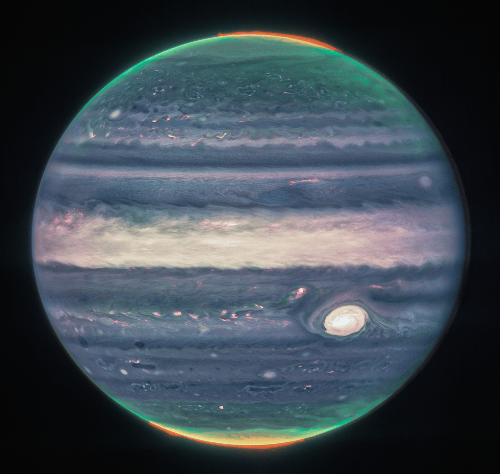 Immagine di Giove presa da Webb NIRCam tramite tre filtri 360M (rosso), F212N (giallo-verde) e F150W2 (ciano). Immagine processata da Judy Schmidt.