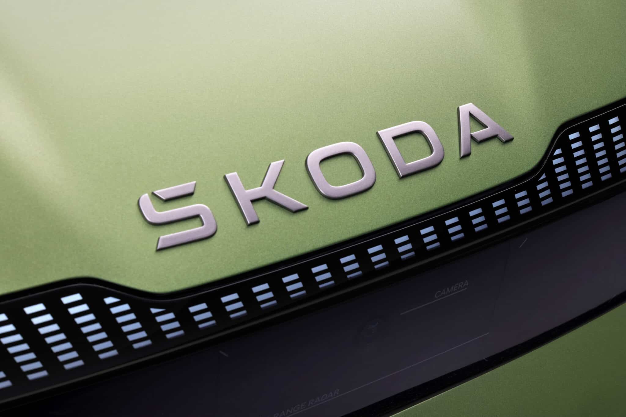 Il nuovo lettering al posto del logo Skoda