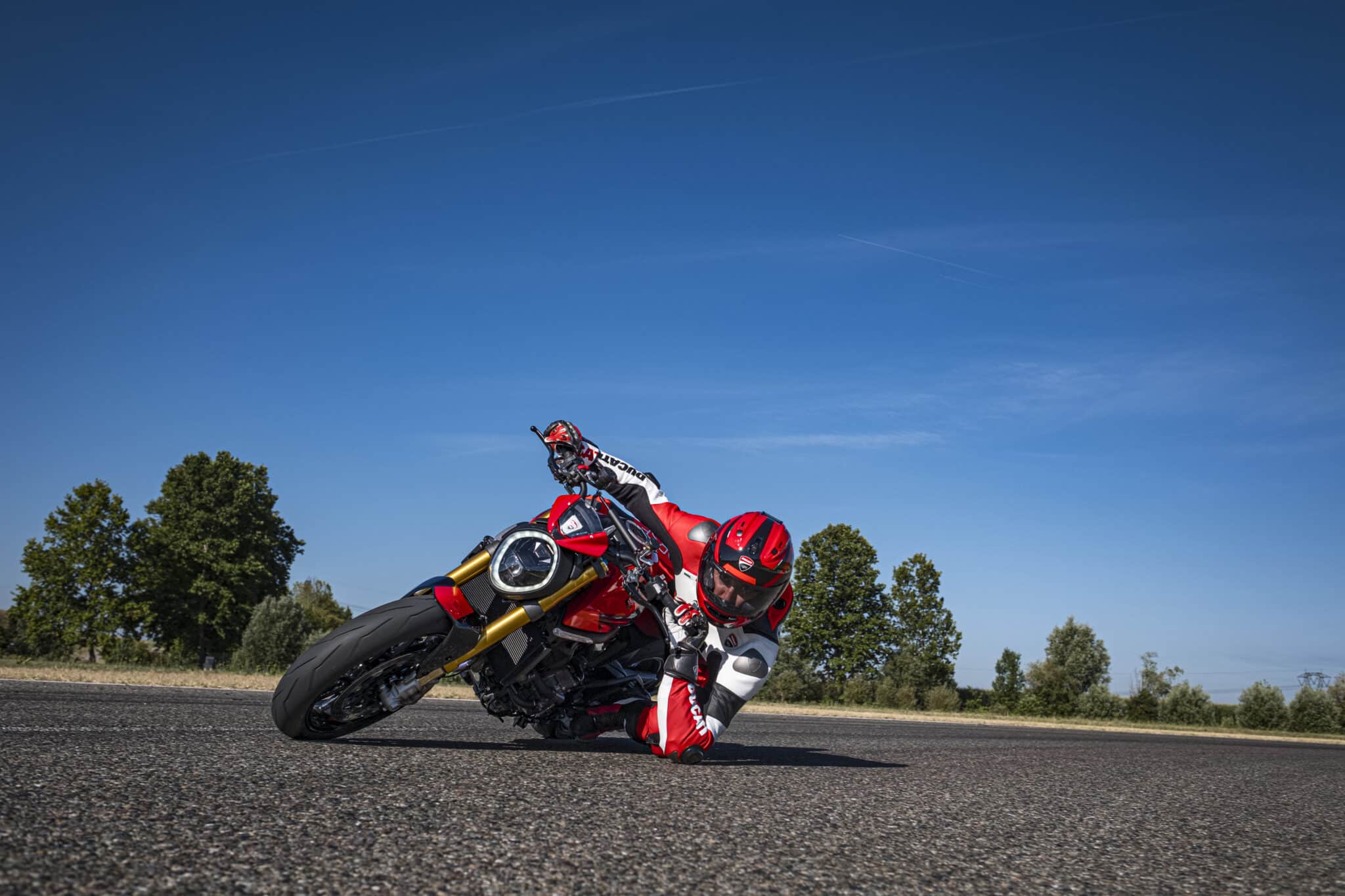 Ducati Monster SP 2023: più leggera e con 111 CV