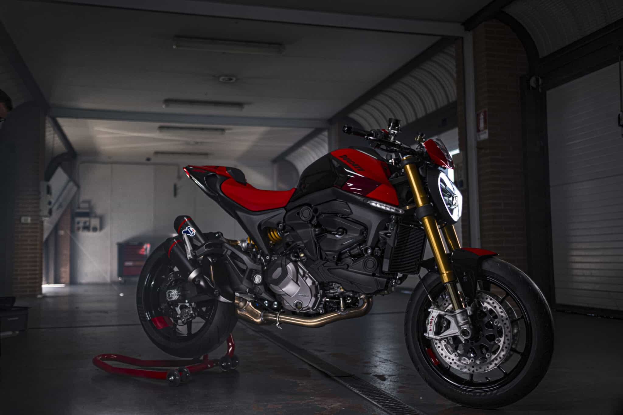 Ducati Monster SP 2023: più leggera e con 111 CV