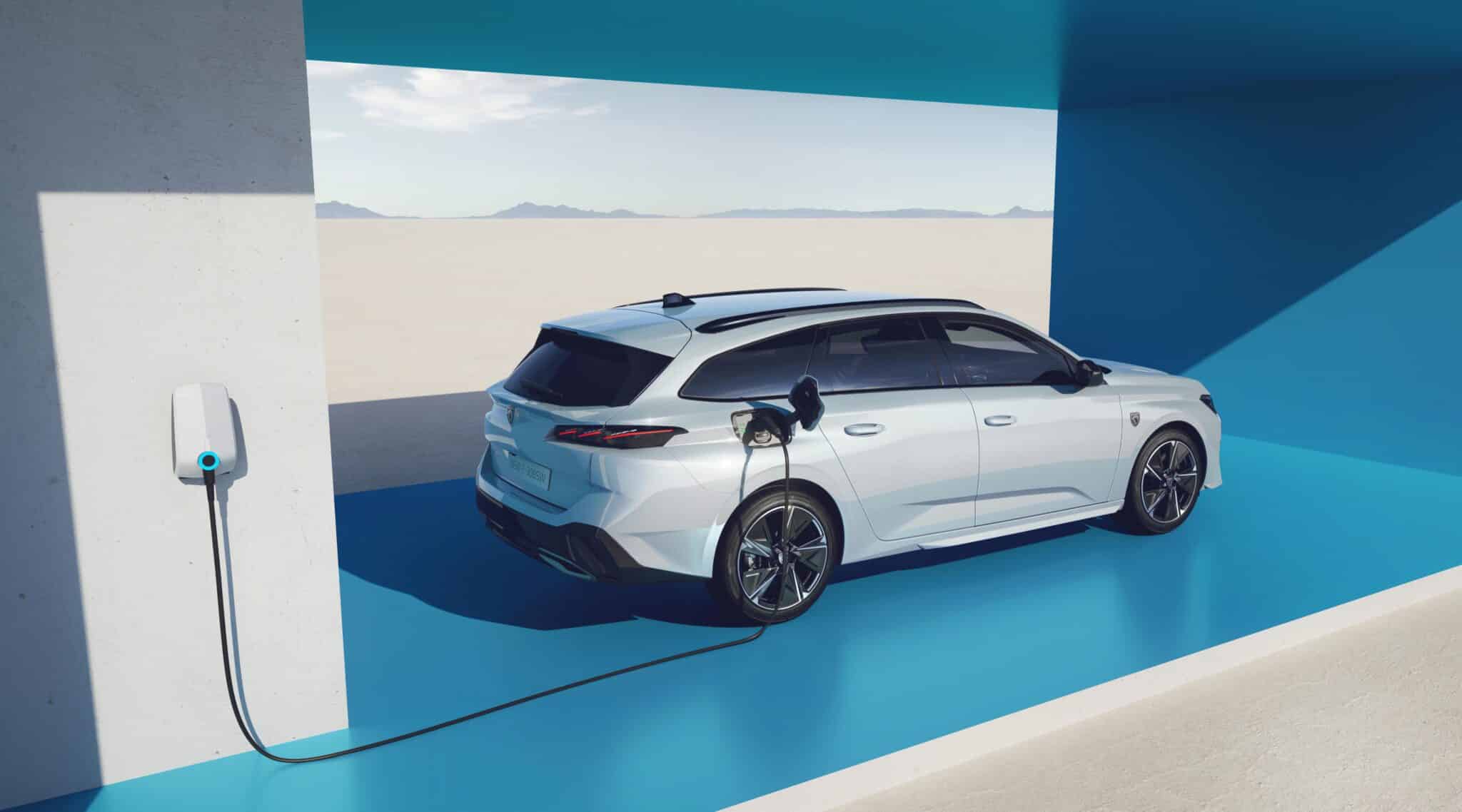 Le Peugeot 308 e 308 SW diventano elettriche