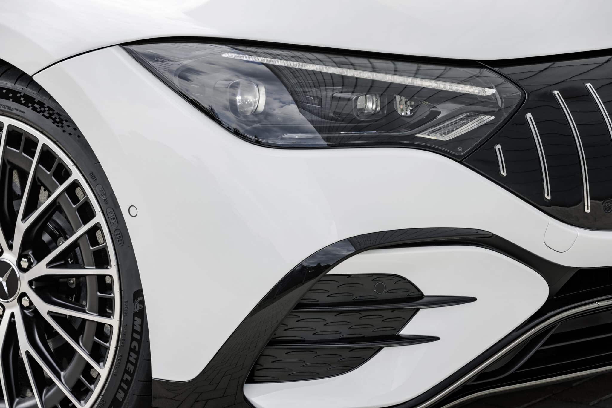 Mercedes EQS SUV in Italia: prezzo di partenza di 138 mila euro, 4 versioni disponibili