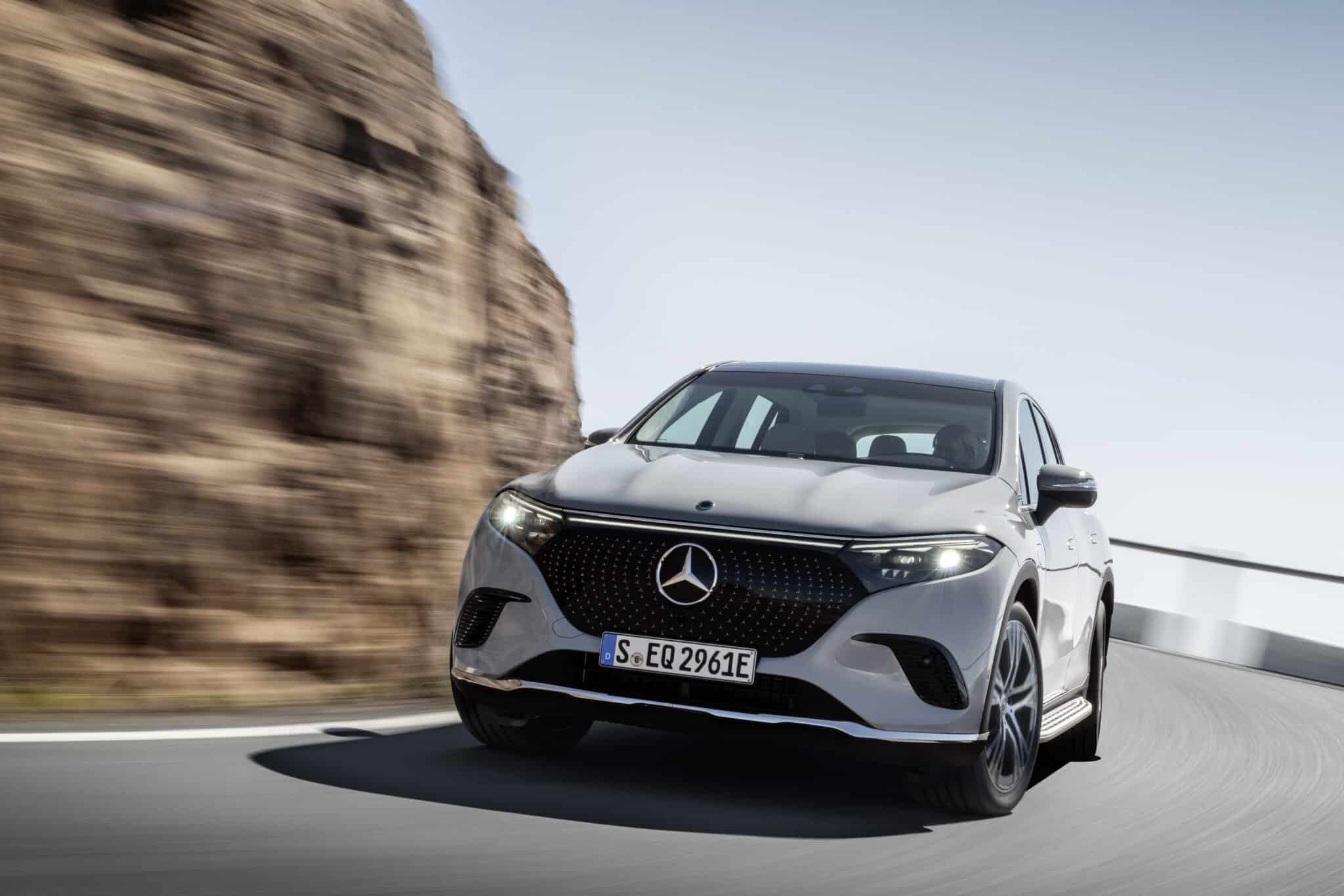 Mercedes EQS SUV in Italia: prezzo di partenza di 138 mila euro, 4 versioni disponibili