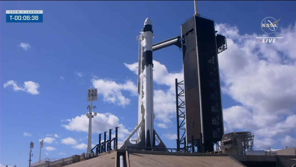 SpaceX Crew-5: partita la nuova missione con astronauti sulla Crew Dragon - 
