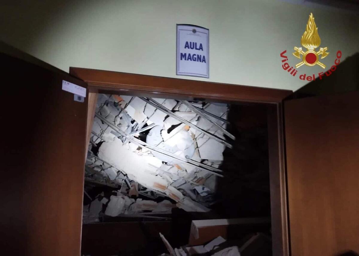 Università di Cagliari, crollo e macerie. Nessun ferito - 