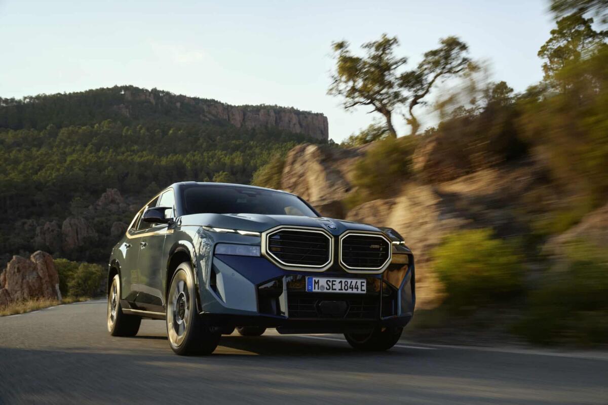 Nuova BMW XM: ecco l'inedita mega suv ad alte prestazioni ibrida plug-in - 
