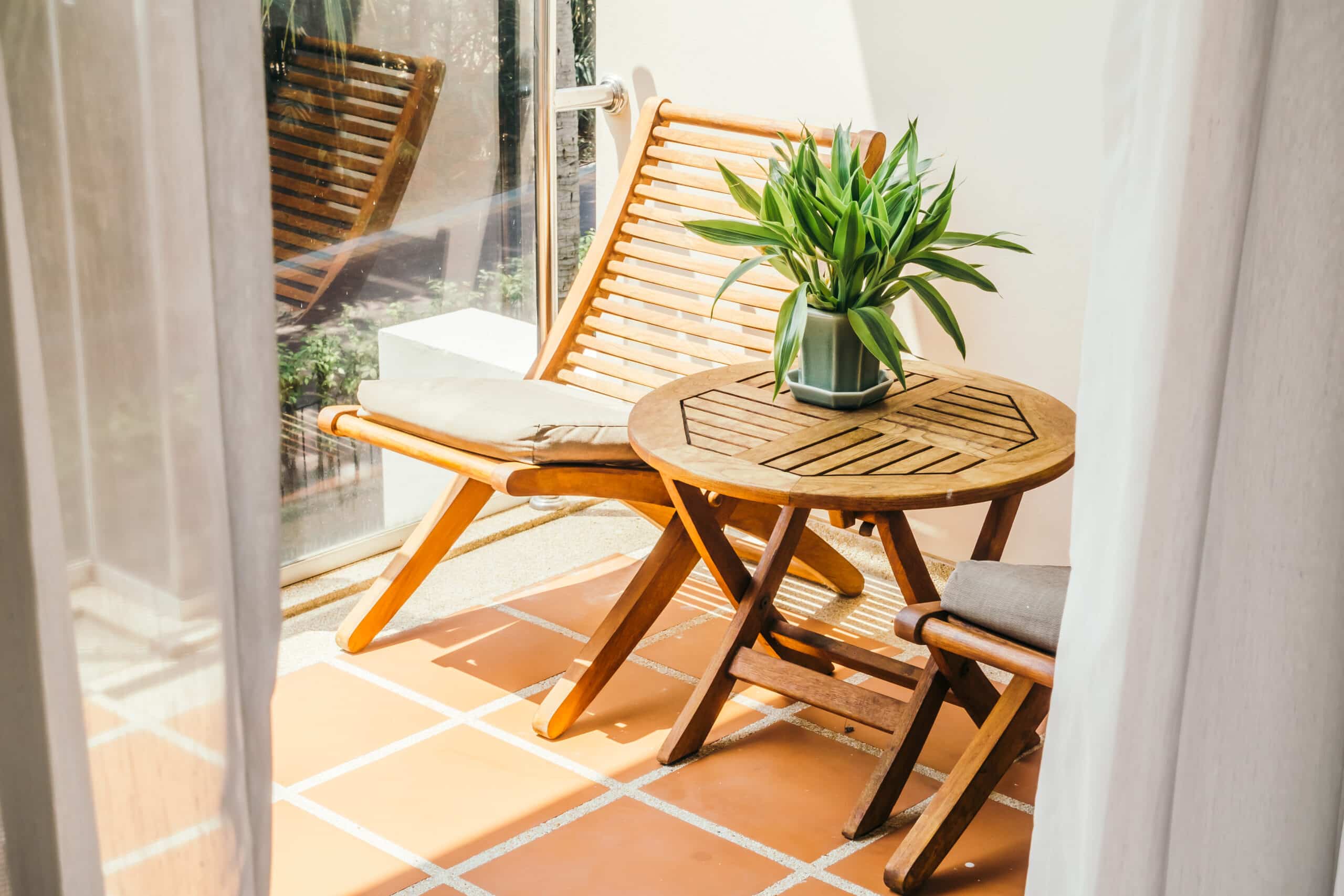 Un esempio di balcone rivestito con piastrelle.