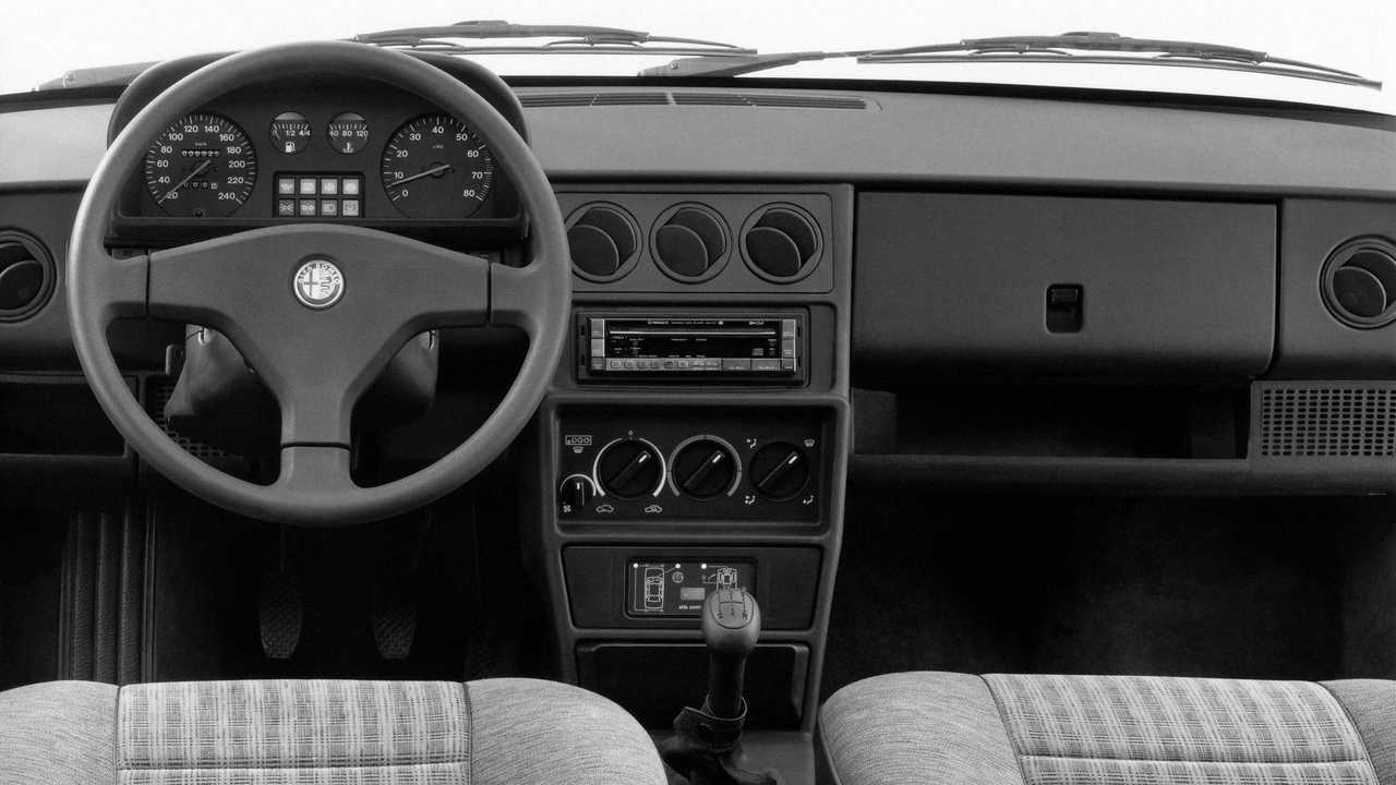 Gli interni dell'Alfa Romeo 33