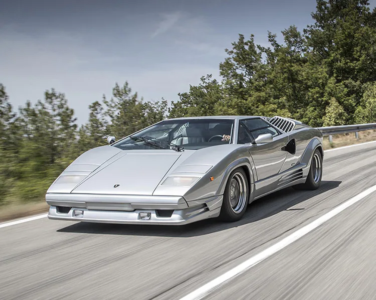 La Lamborghini Countach, altra vettura su cui è presente la presa d'aria NACA. Credit: lamborghini.com