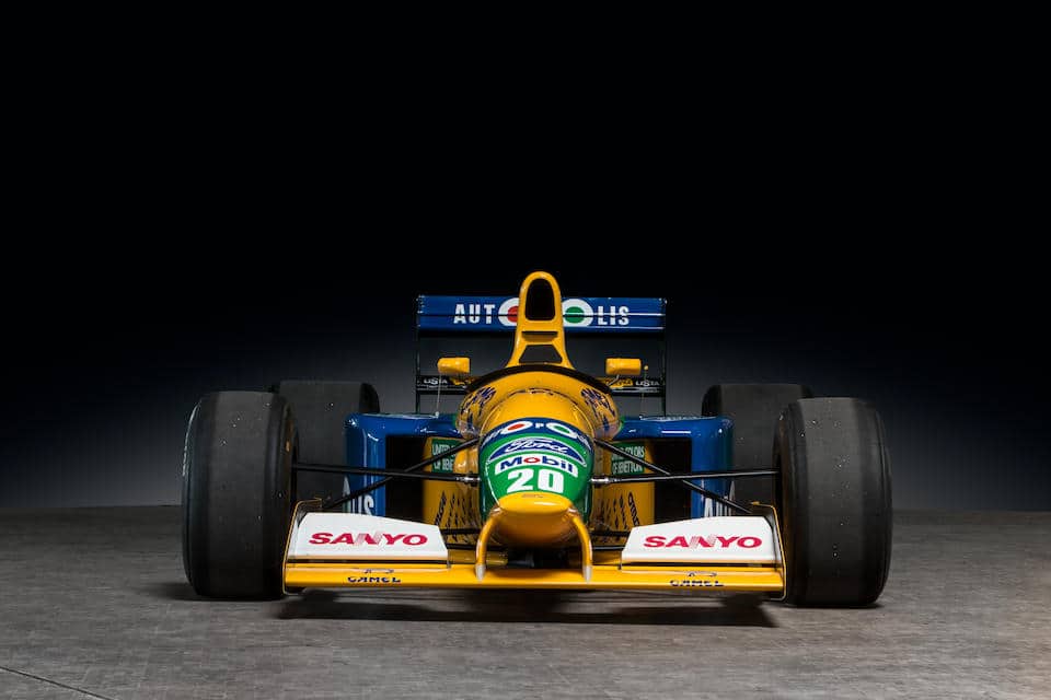 Foto frontale in cui si nota il musetto rialzato ed i due sostegni per l'ala. Credit: bonhams.com