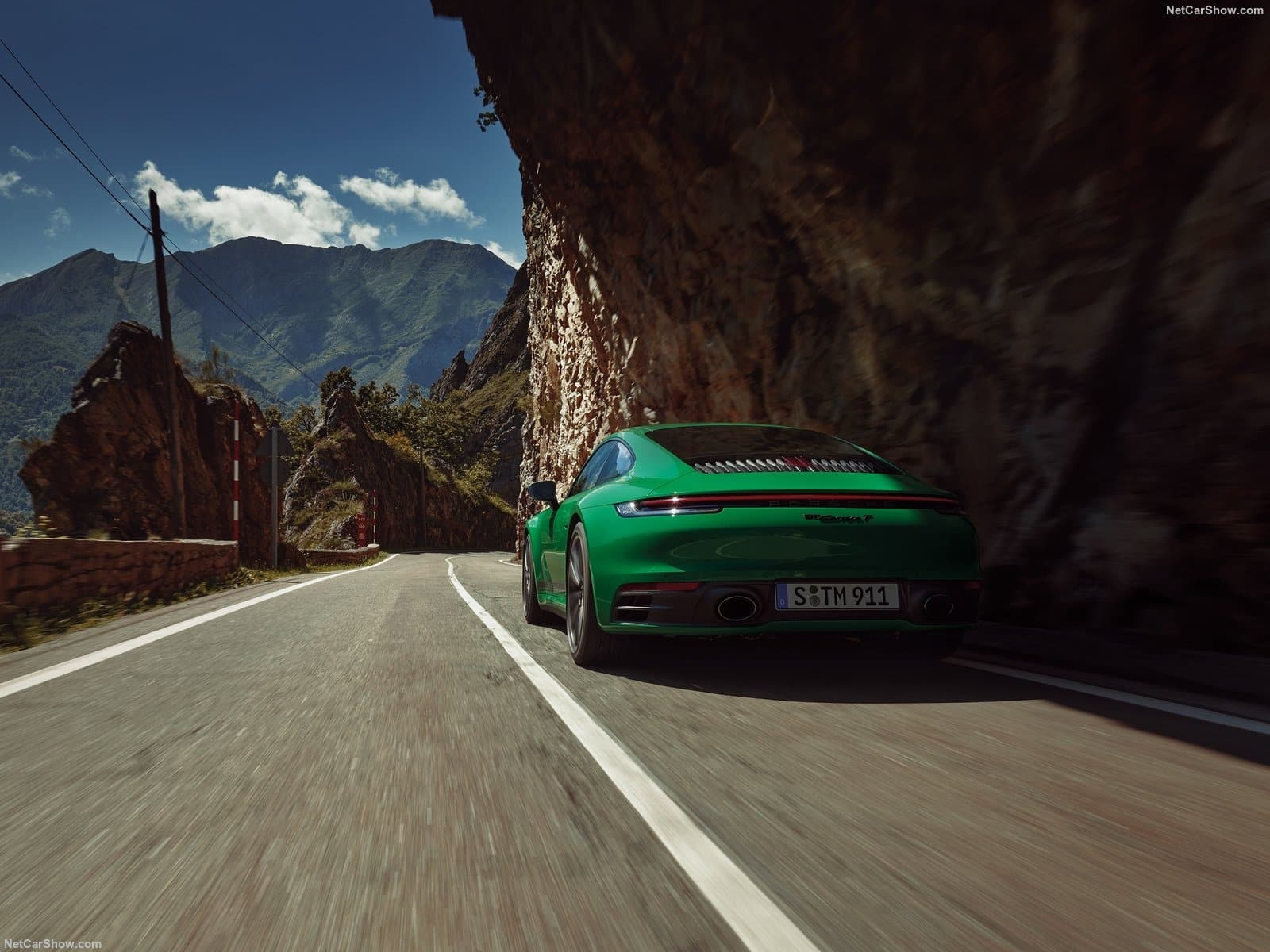 Porsche 911 Carrera T: la sportiva con cambio manuale e 385 CV