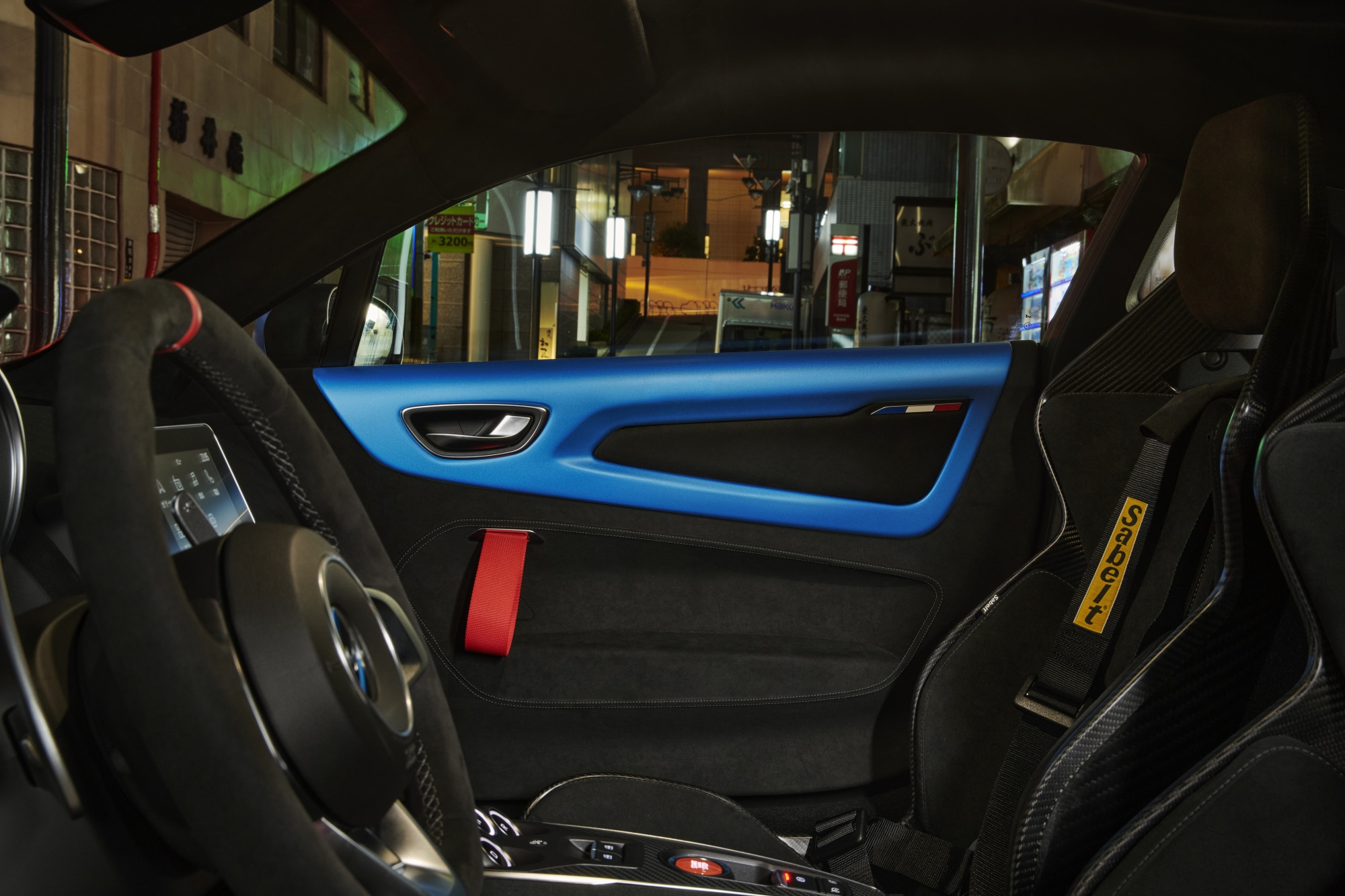 Alpine 110: ecco la versione più estrema R pensata per la guida in pista