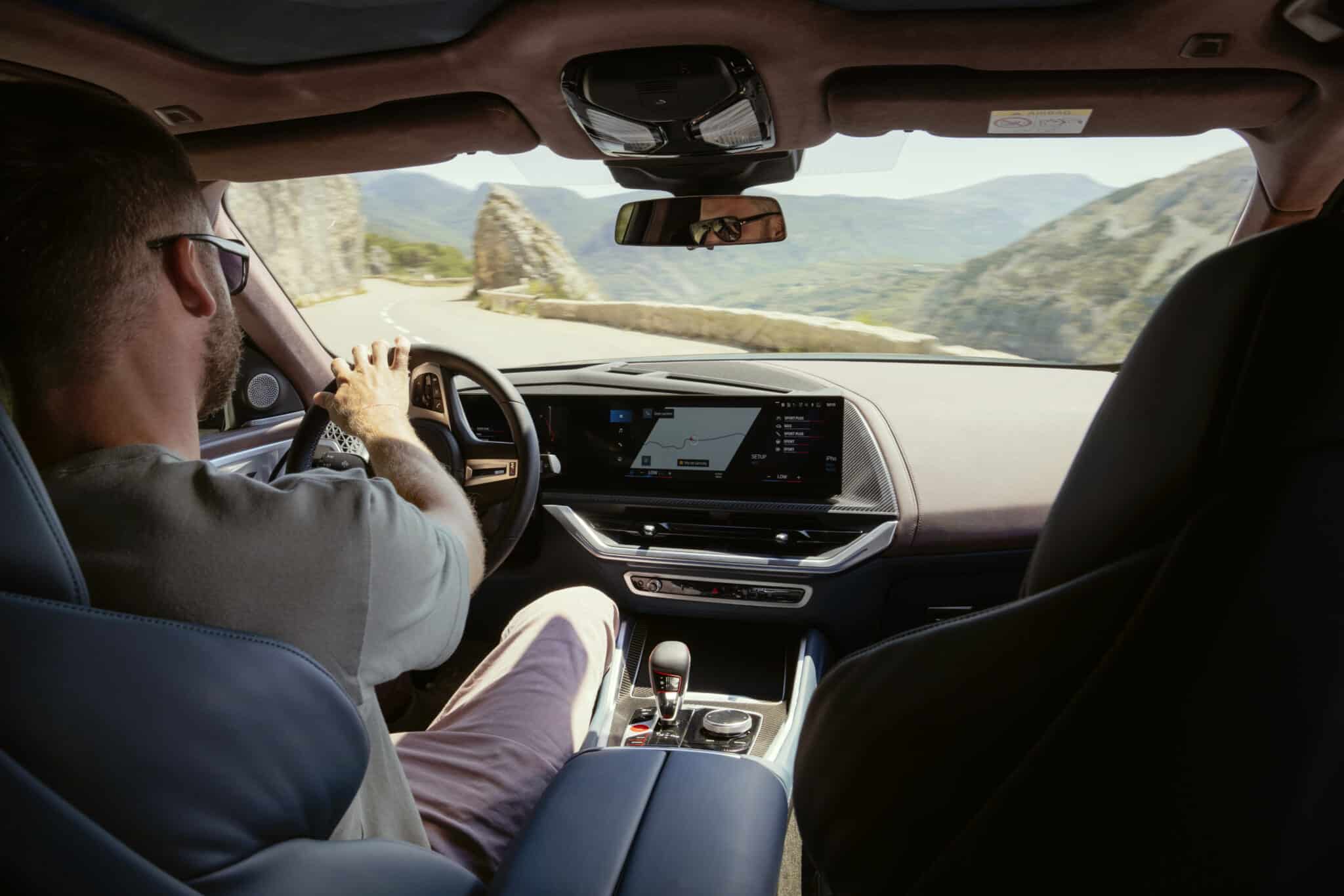 Nuova BMW XM: ecco l'inedita mega suv ad alte prestazioni ibrida plug-in