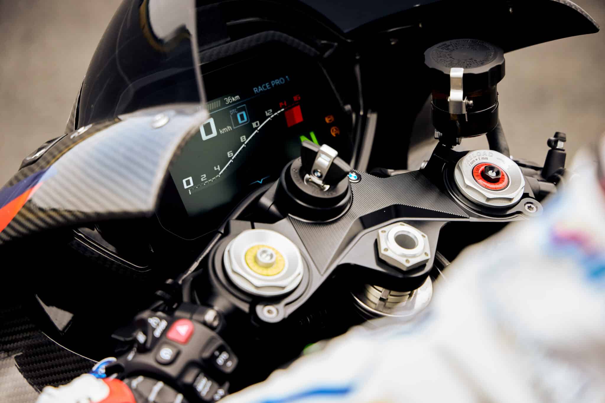 BMW M 1000 RR 2023: aumenta la velocità massima e migliora l'aerodinamica