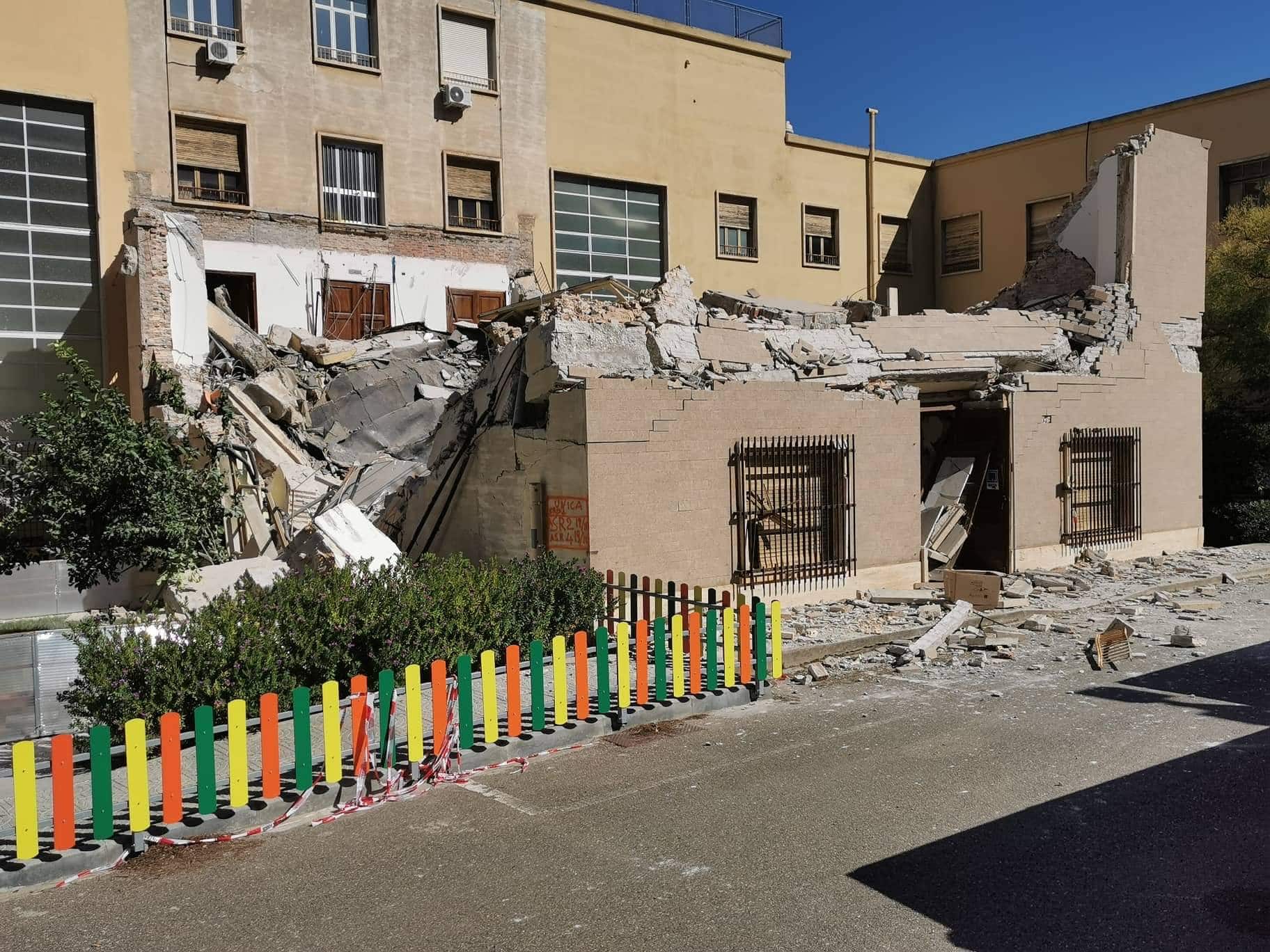 Università di Cagliari, crollo e macerie. Nessun ferito