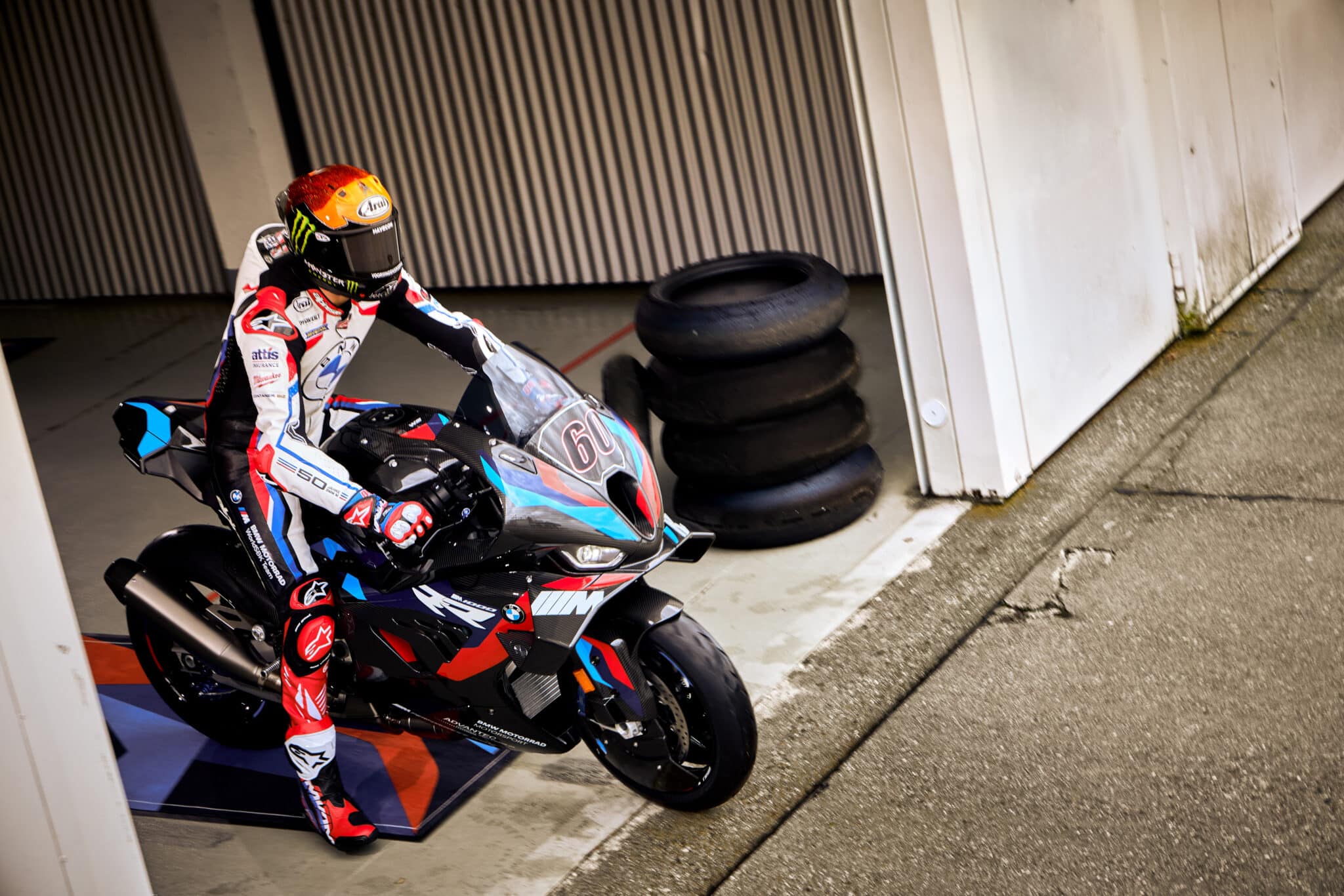 BMW M 1000 RR 2023: aumenta la velocità massima e migliora l'aerodinamica