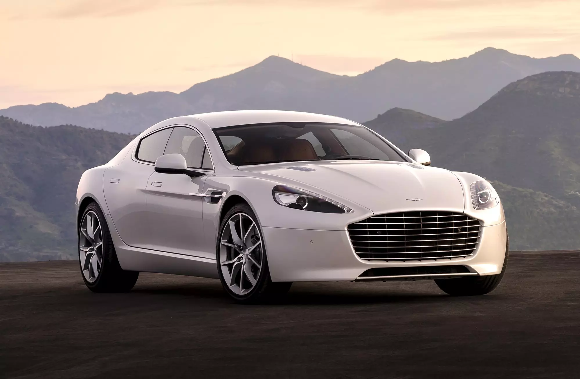 Lamborghini Estoque, la berlina del Toro con il DNA da supersportiva