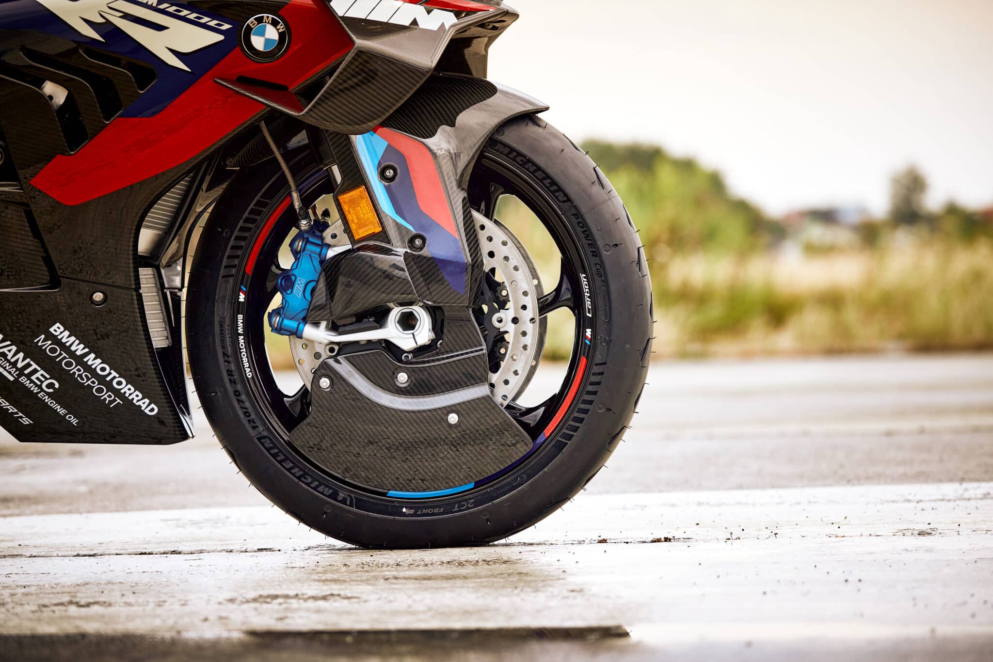 BMW M 1000 RR 2023: aumenta la velocità massima e migliora l'aerodinamica