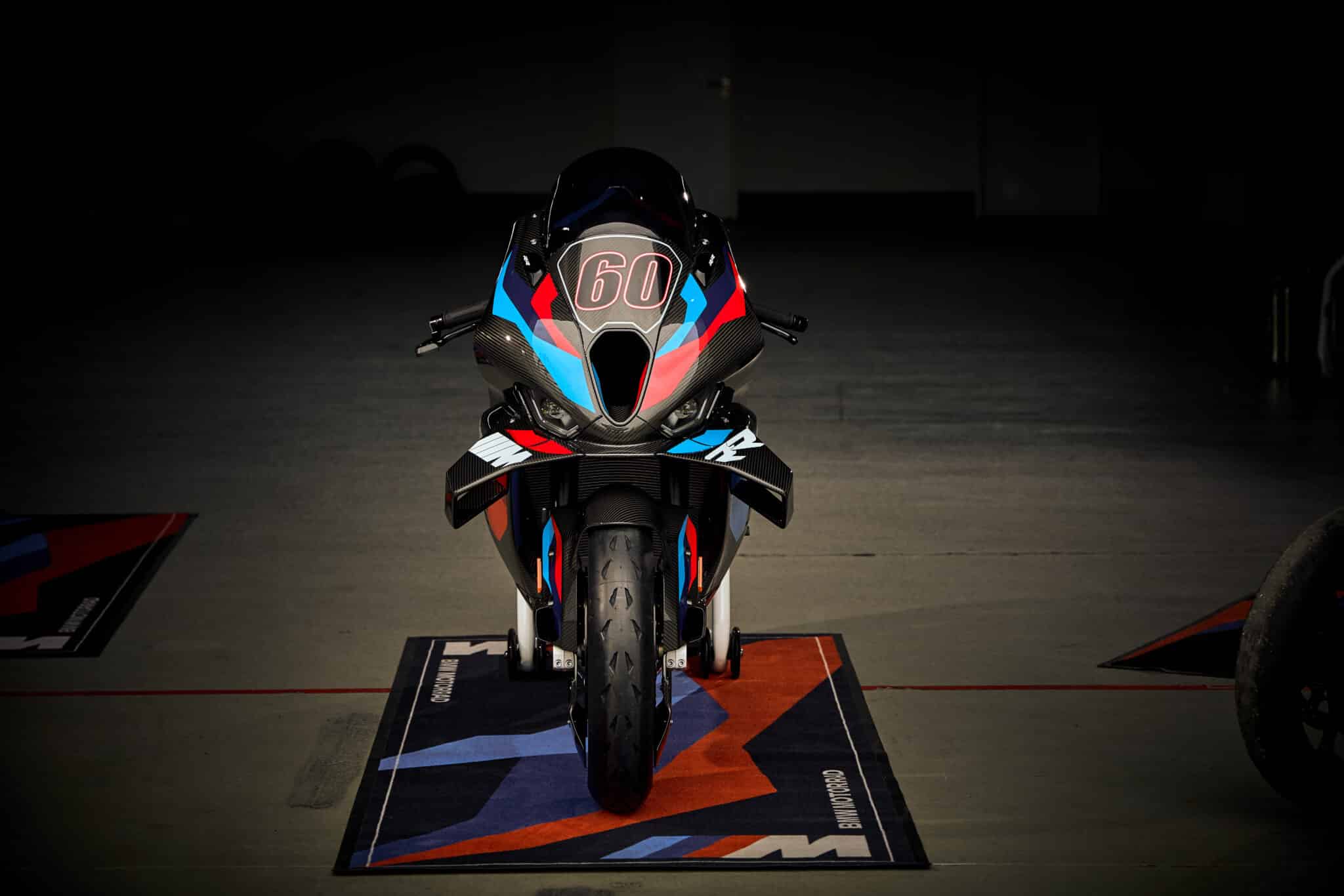 BMW M 1000 RR 2023: aumenta la velocità massima e migliora l'aerodinamica