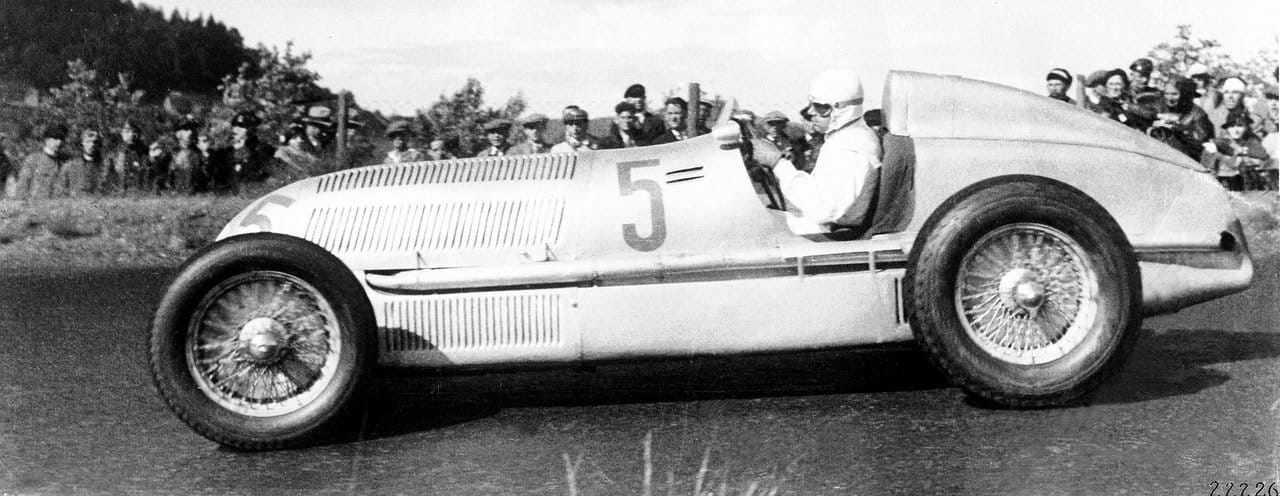 Rudolf Caracciola a bordo di una Mercedes, squadra con cui corse negli anni '30. Credit: mercedesamgf1.com
