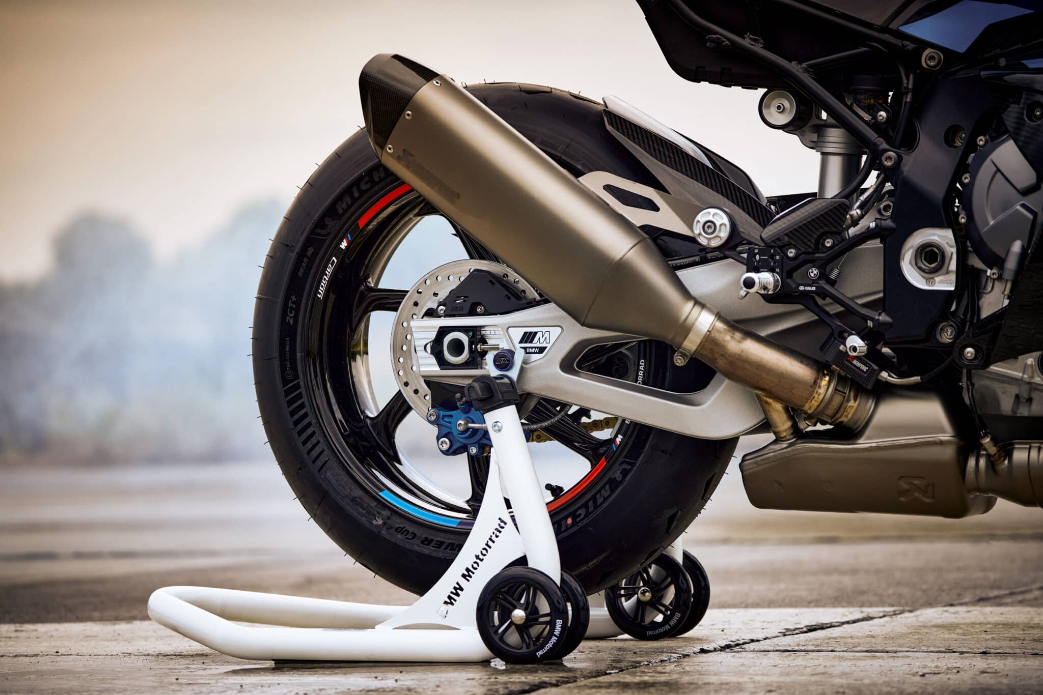 BMW M 1000 RR 2023: aumenta la velocità massima e migliora l'aerodinamica