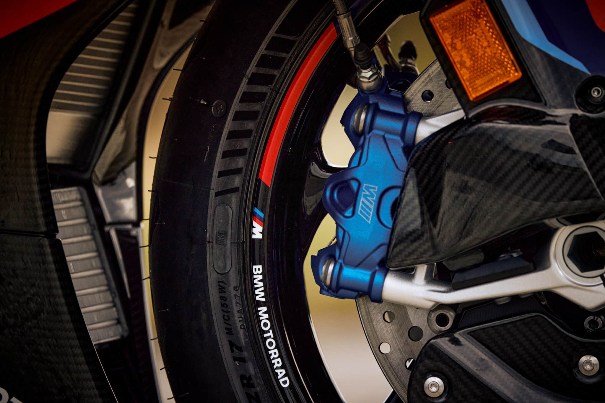 BMW M 1000 RR 2023: aumenta la velocità massima e migliora l'aerodinamica