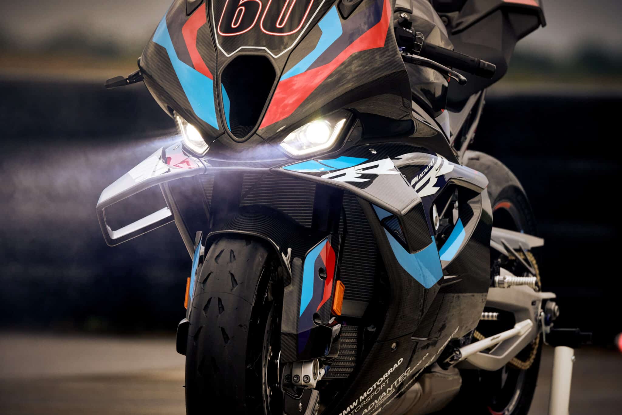BMW M 1000 RR 2023: aumenta la velocità massima e migliora l'aerodinamica
