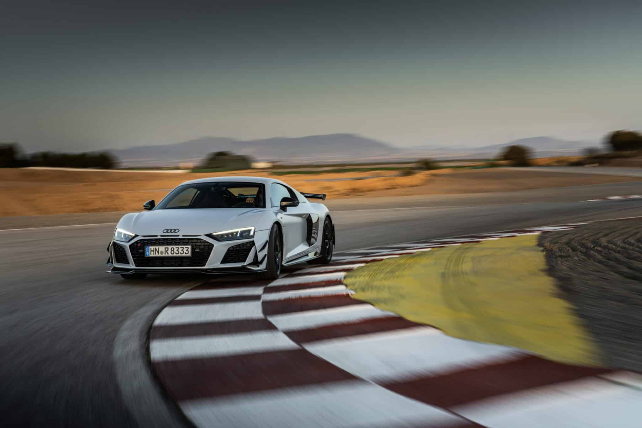 Dynamic photo, Colour: Suzuka Grey