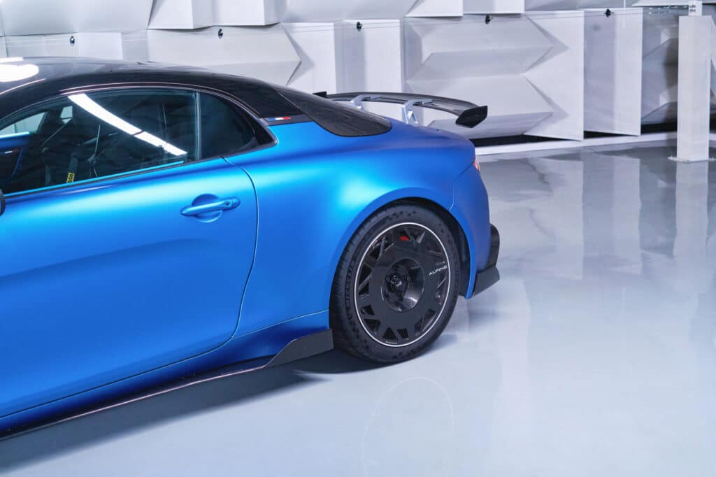 Alpine 110: ecco la versione più estrema R pensata per la guida in pista