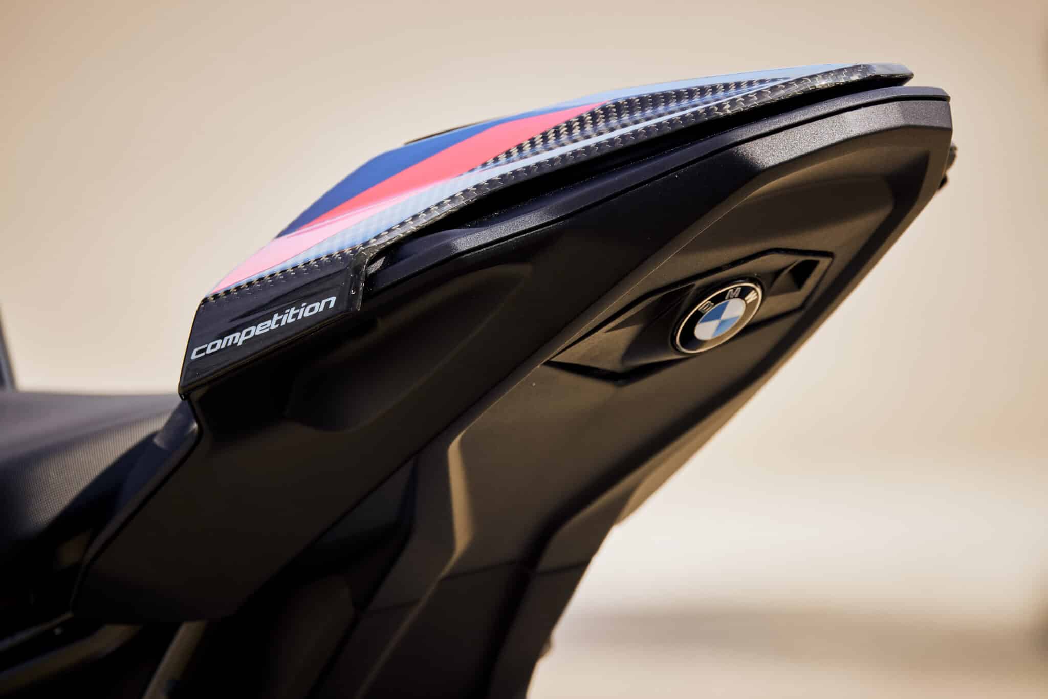 BMW M 1000 RR 2023: aumenta la velocità massima e migliora l'aerodinamica