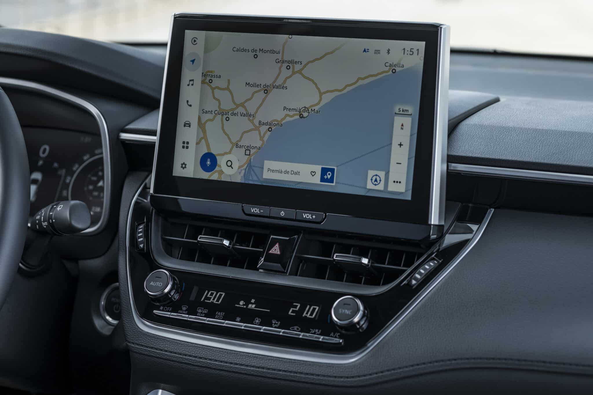Toyota Corolla Cross 2023: scheda tecnica, allestimenti e listino prezzi