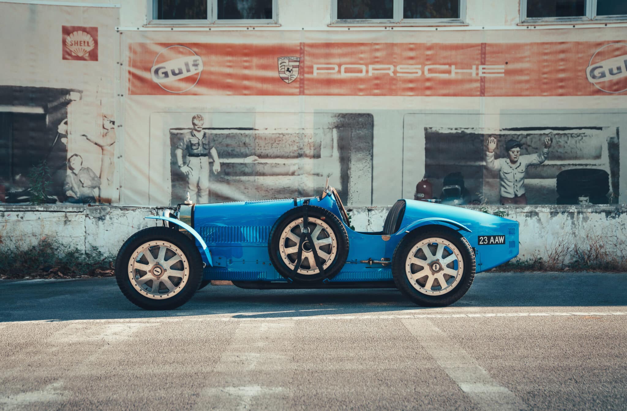 La Bugatti Type 35 in un luogo iconico della Targa Florio. Credit: bugatti.com