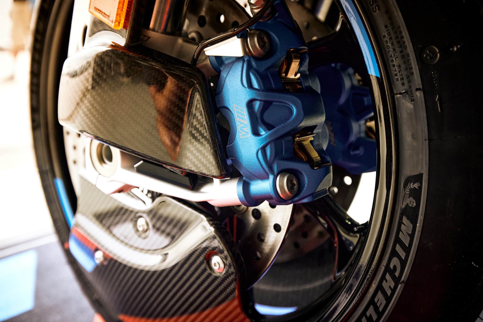 BMW M 1000 RR 2023: aumenta la velocità massima e migliora l'aerodinamica