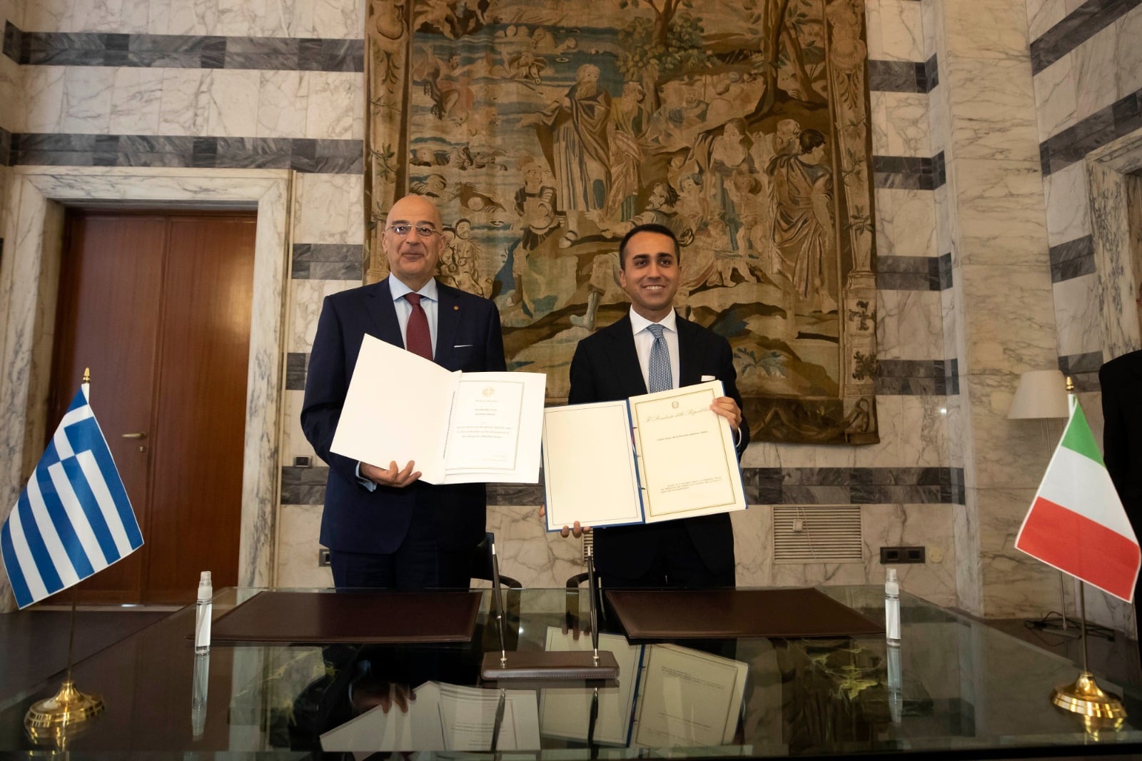 Firma dell'accordo sul confine delle ZEE italiana e greca nel 2020. In foto l'ex ministro degli esteri italiano Luigi Di Maio ed il suo omologo greco, Nikos Dendias. Credits: Ministero degli Esteri.