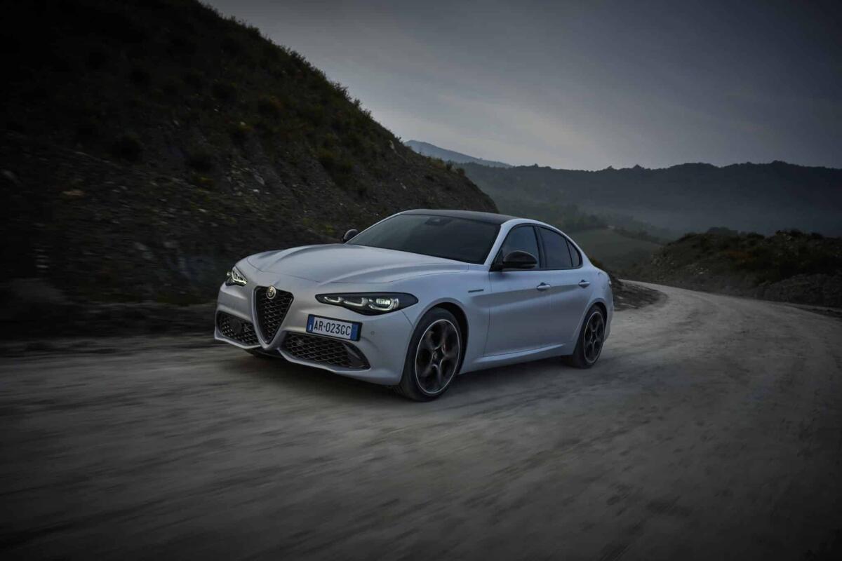 Alfa Romeo Giulia e Stelvio: arriva il restyling 2023 con fari a LED e più tecnologia - 