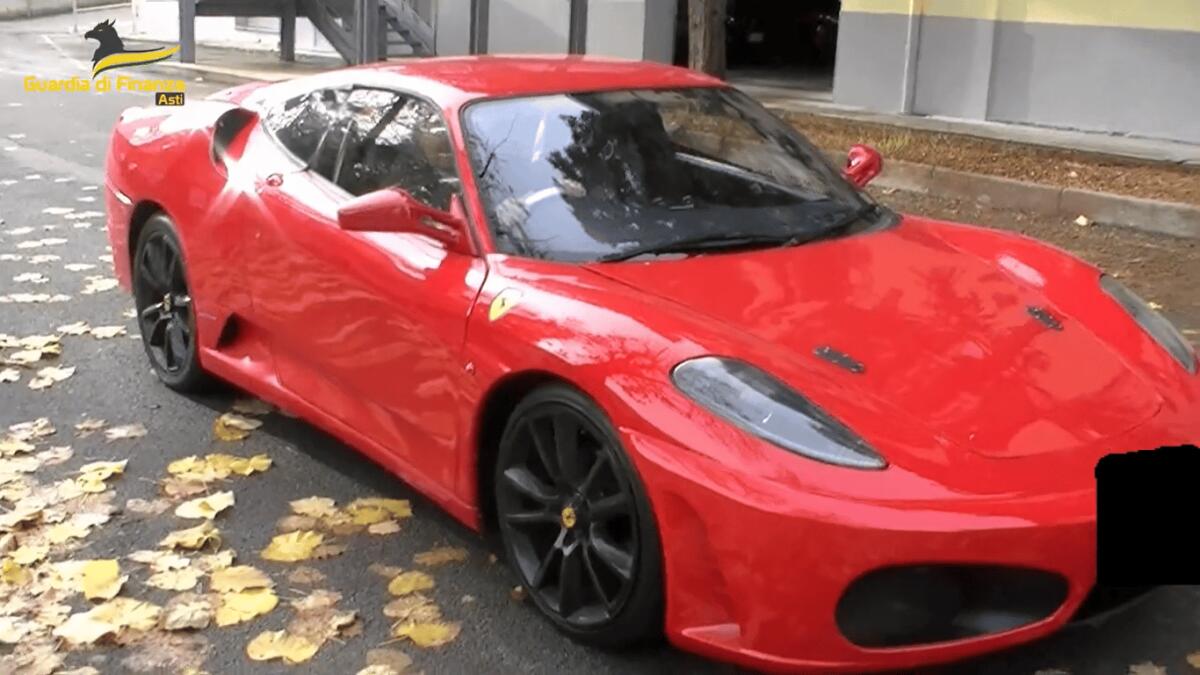 Toyota MR2 trasformata in Ferrari F430 identica all'originale: denunciato ragazzo di 26 anni - Toyota MR2 trasformata in Ferrari F430 identica all'originale: denunciato ragazzo di 26 anni