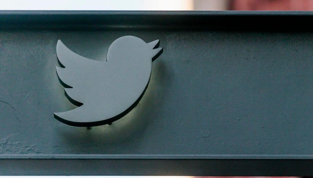 Twitter: Musk e la spunta blu a pagamento che fa rivoltare il web - 