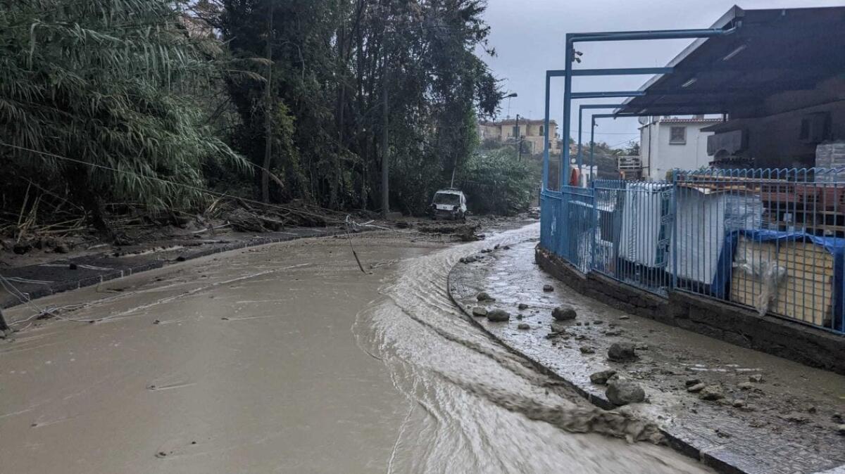 Ischia: danni e dispersi per una frana dovuta al maltempo - Frana a Ischia