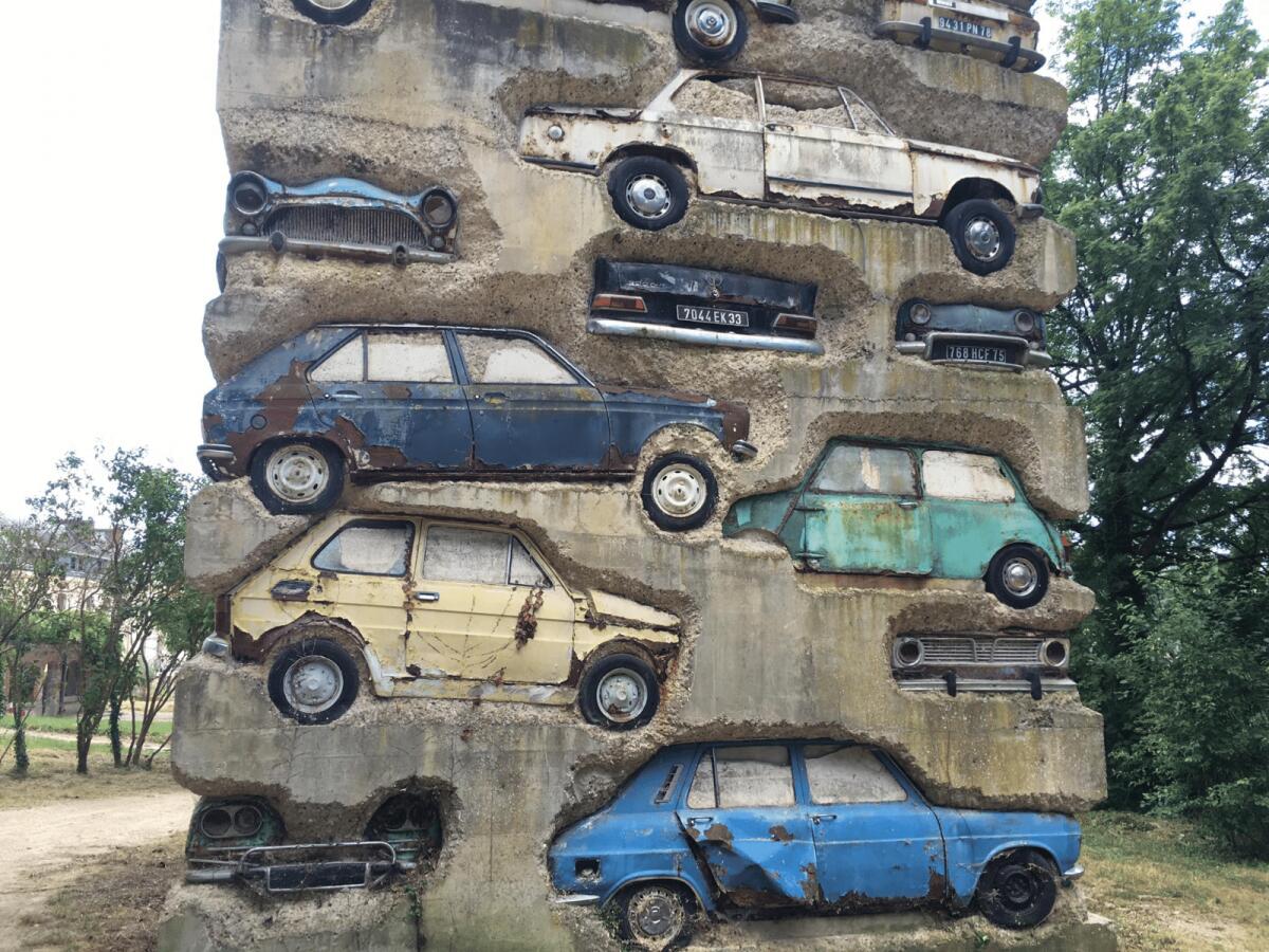 Long Term Parking, l’incredibile torre di automobili e cemento in Francia - Long Term Parking