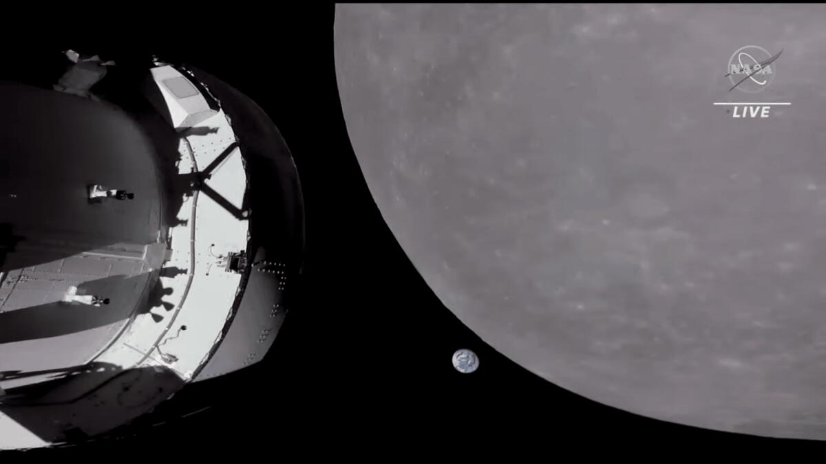Flyby di Orion riuscito: arrivata a 130 km dalla superficie della Luna - 