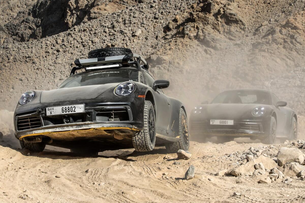 Porsche 911 Dakar, ufficiale: presentazione il 16 novembre a Los Angeles, le prime immagini ufficiali - 