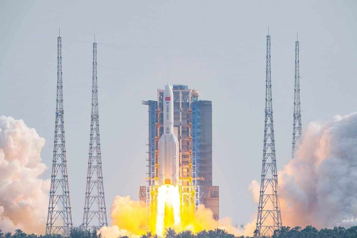 Razzo cinese Long March 5B è rientrato in atmosfera in maniera incontrollata - 