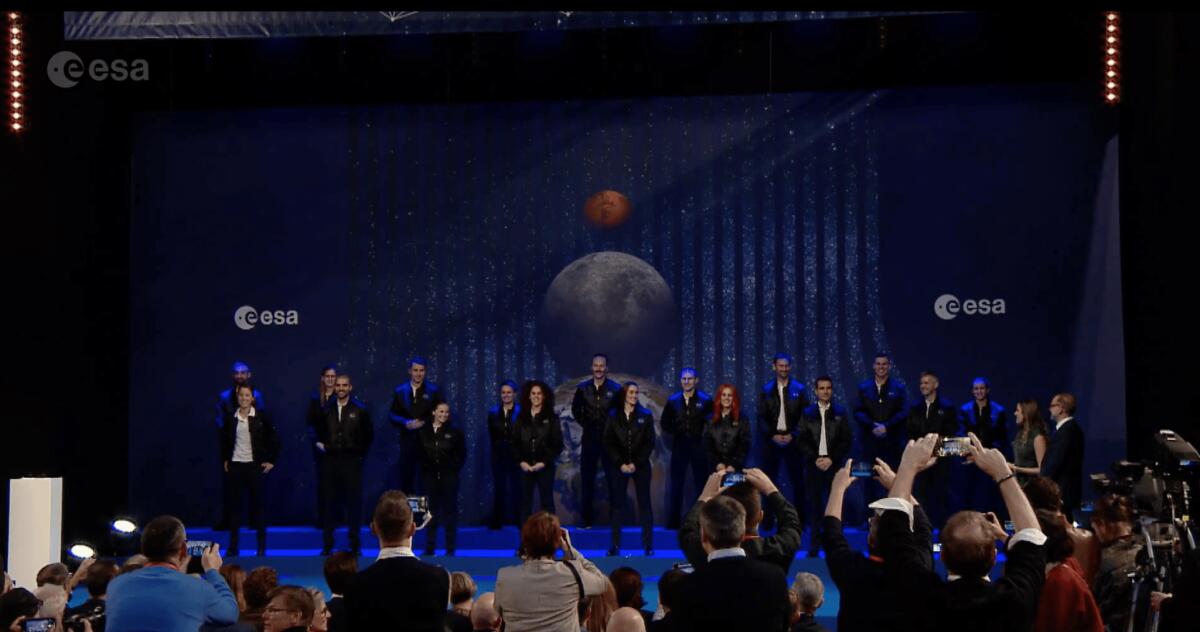ESA annuncia la nuova classe di astronauti: ecco chi sono - 