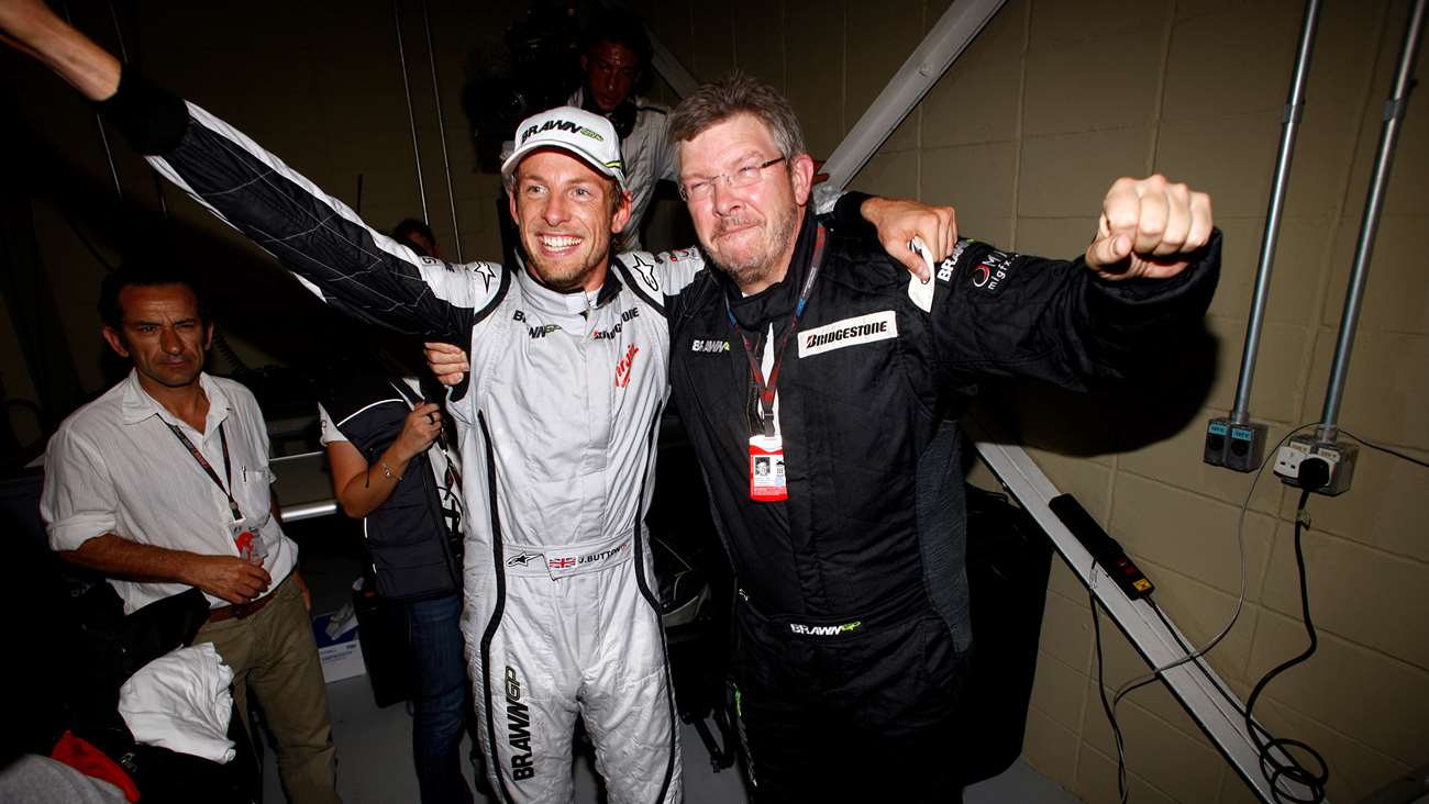 Jenson Button e Ross Brawn mentre festeggiano i successi del 2009. Credit: goodwood.com