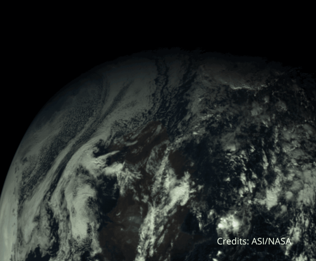 La Terra catturata da Argomoon , Credits ASI/NASA