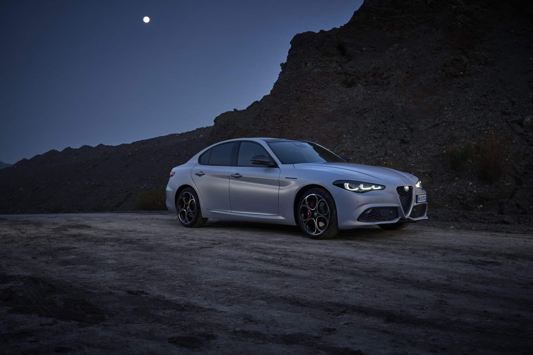 Alfa Romeo Giulia e Stelvio: arriva il restyling 2023 con fari a LED e più tecnologia