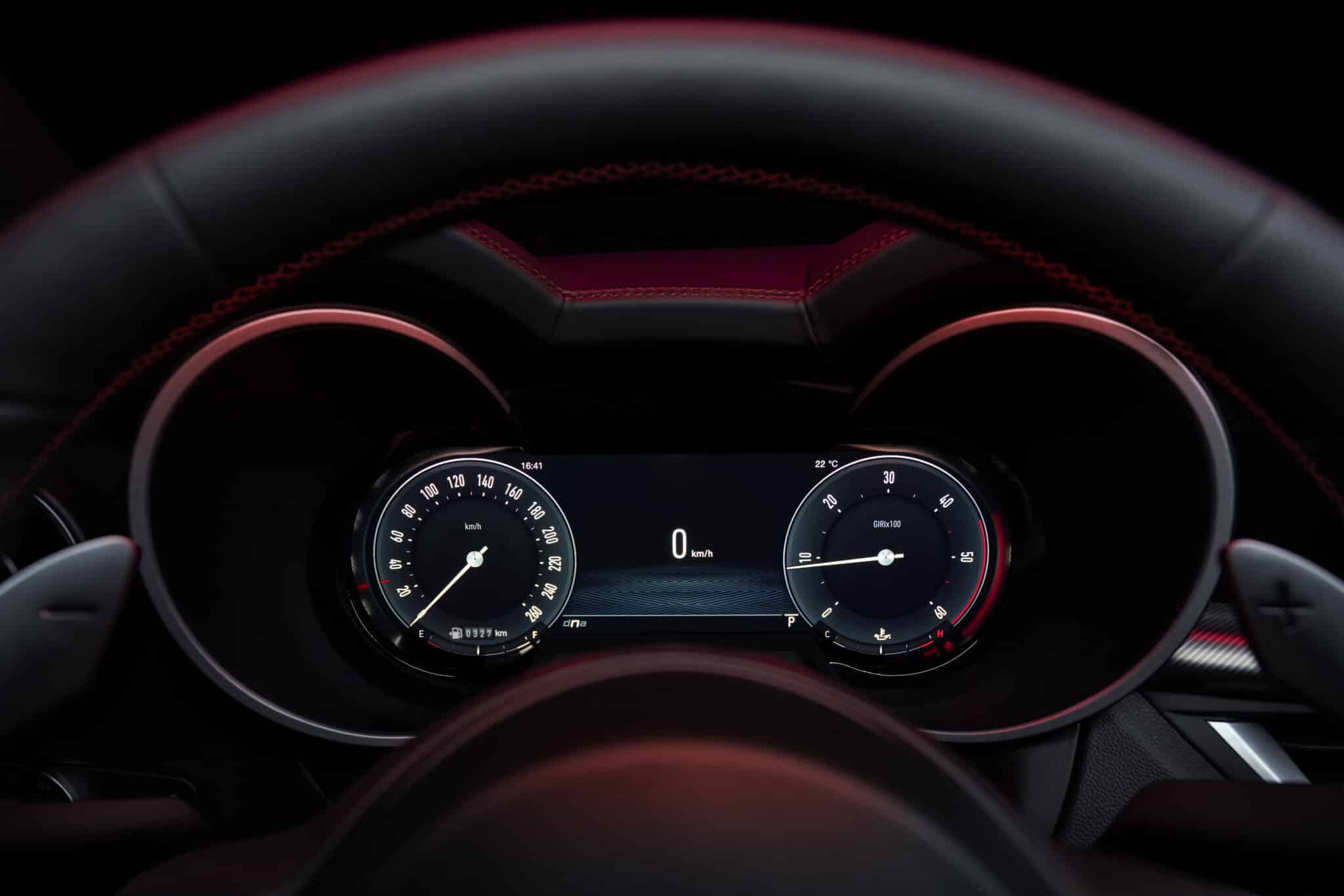 Alfa Romeo Giulia e Stelvio: arriva il restyling 2023 con fari a LED e più tecnologia